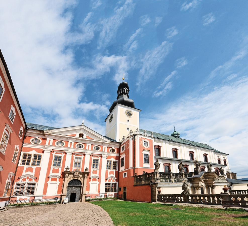 R&J apartmány Broumov Esterno foto
